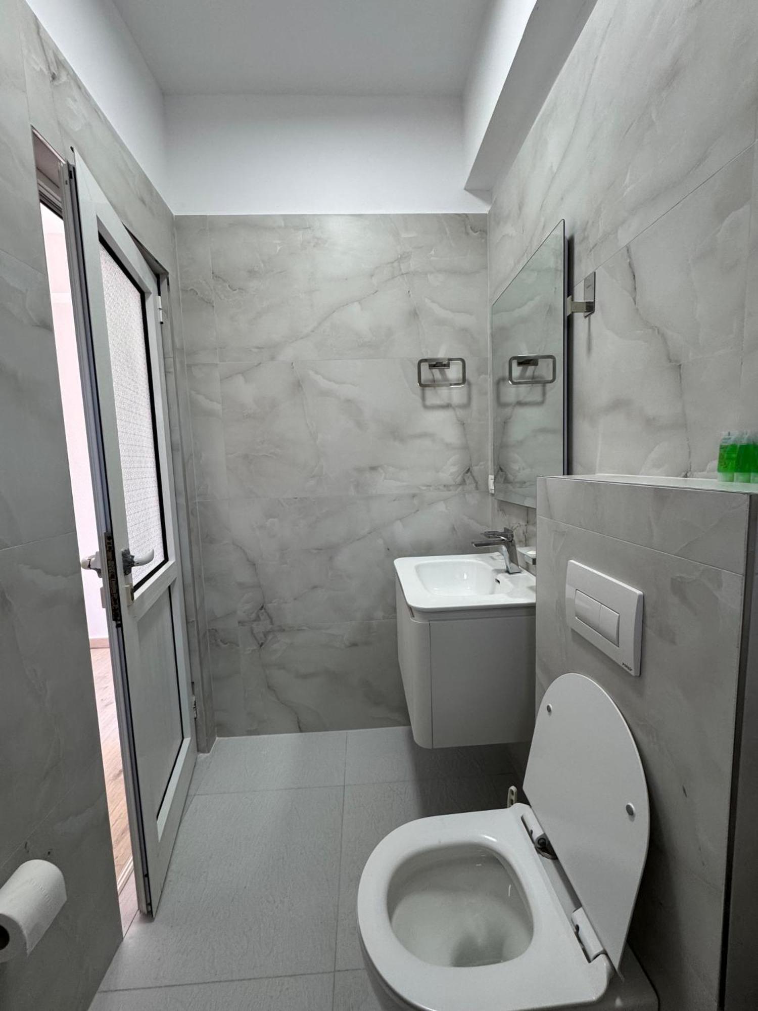 Rooms By The Sea Himare Phòng bức ảnh